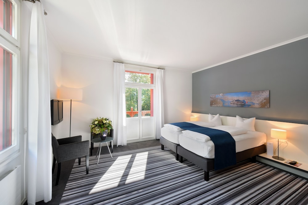 CLASSIC, DOUBLE BED, MOUNTAIN VIEW