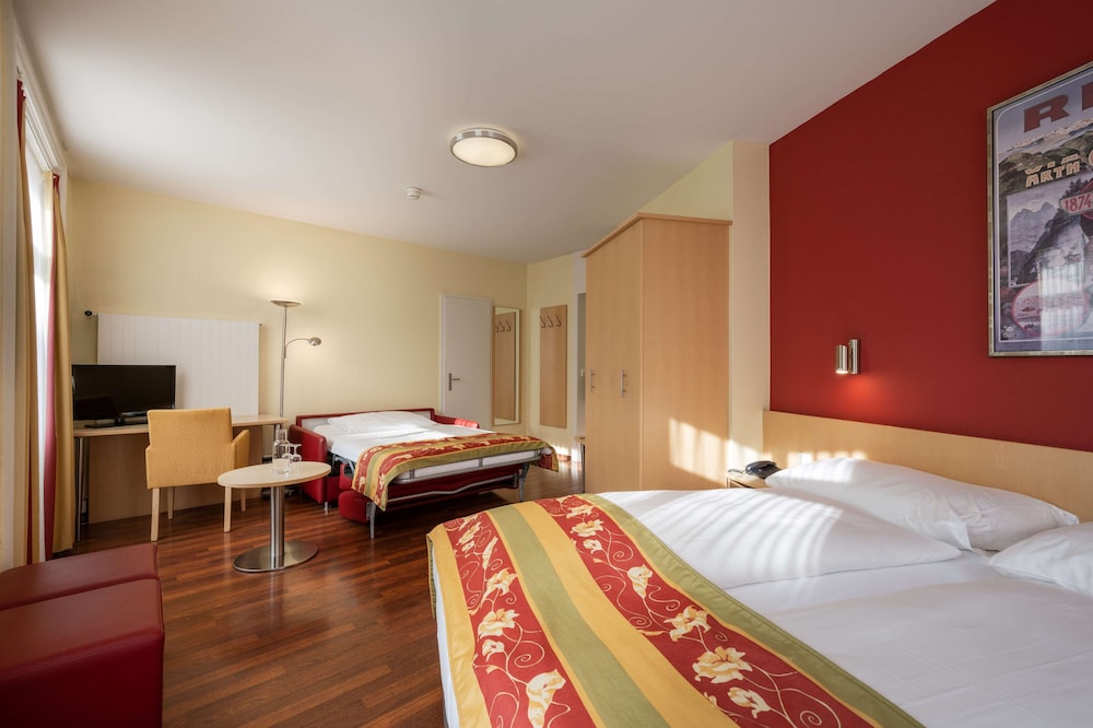 ROOM, TRIPLE