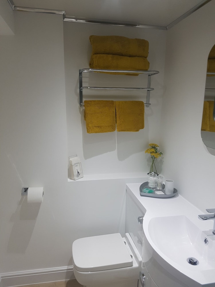 Number 80 Bed Then Breakfast 18/65