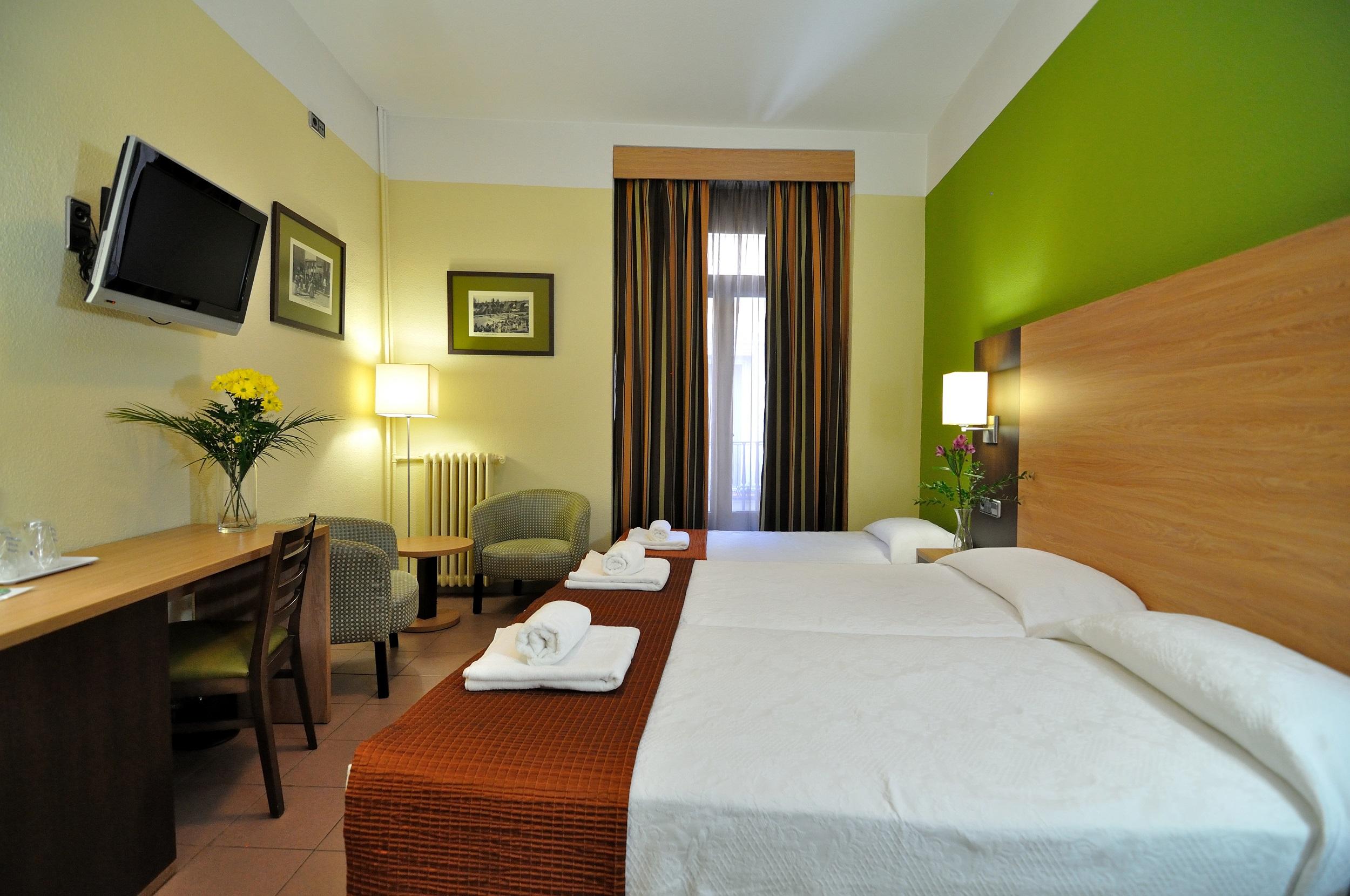غرفة قياسية ثلاثية، Hostal Ballesta 3/6