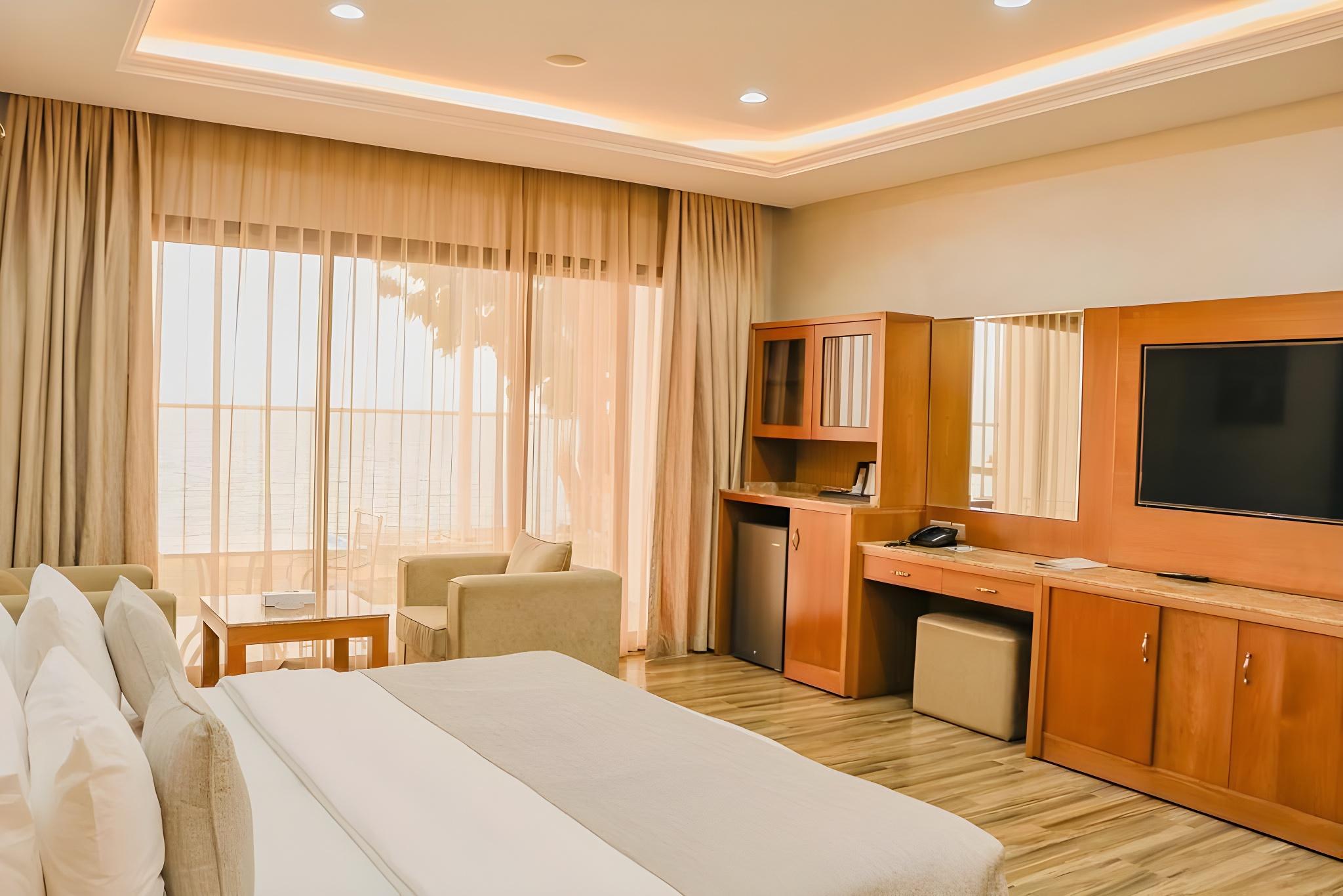 Deluxe, Sea View