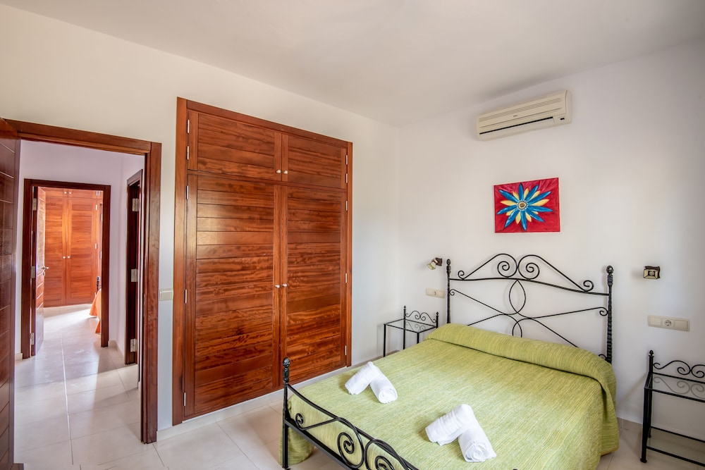 5 Bedrooms, Chalet, 4 Beds, 3 Double Beds