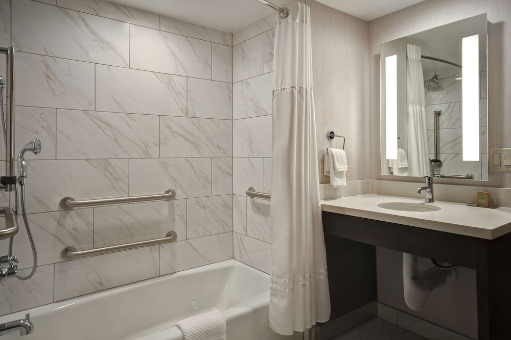 Doubletree By Hilton St Louis Airport Mo 17/59