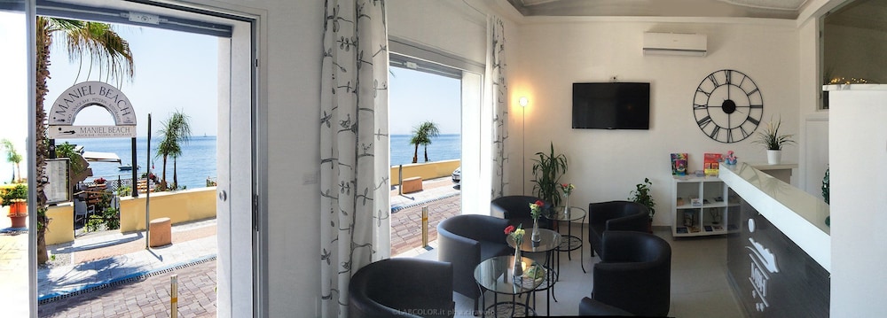 Maniel Beach Hotel 26/43