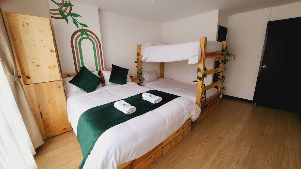 ROOM, QUADRUPLE