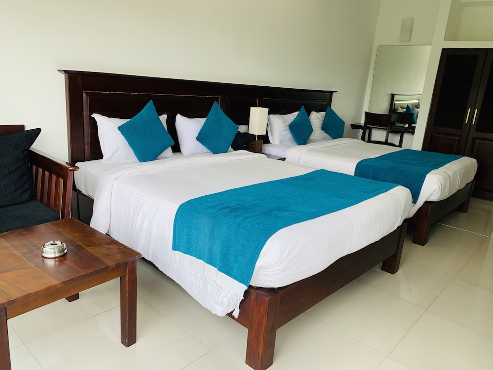 DELUXE, QUEEN BED, RIVER VIEW
