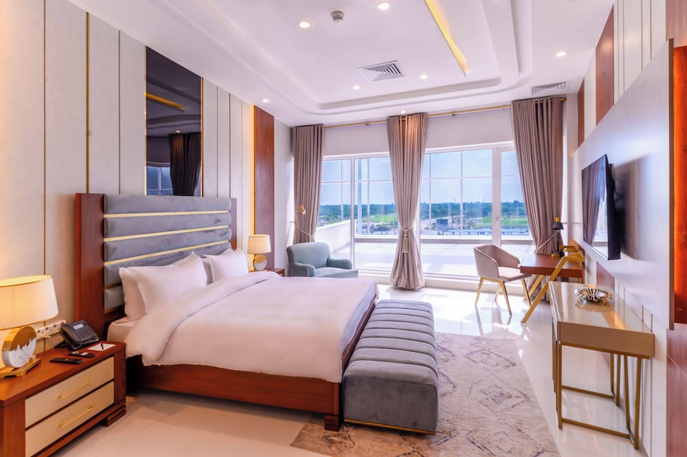 Rumanza by Pearl Continental 17/56