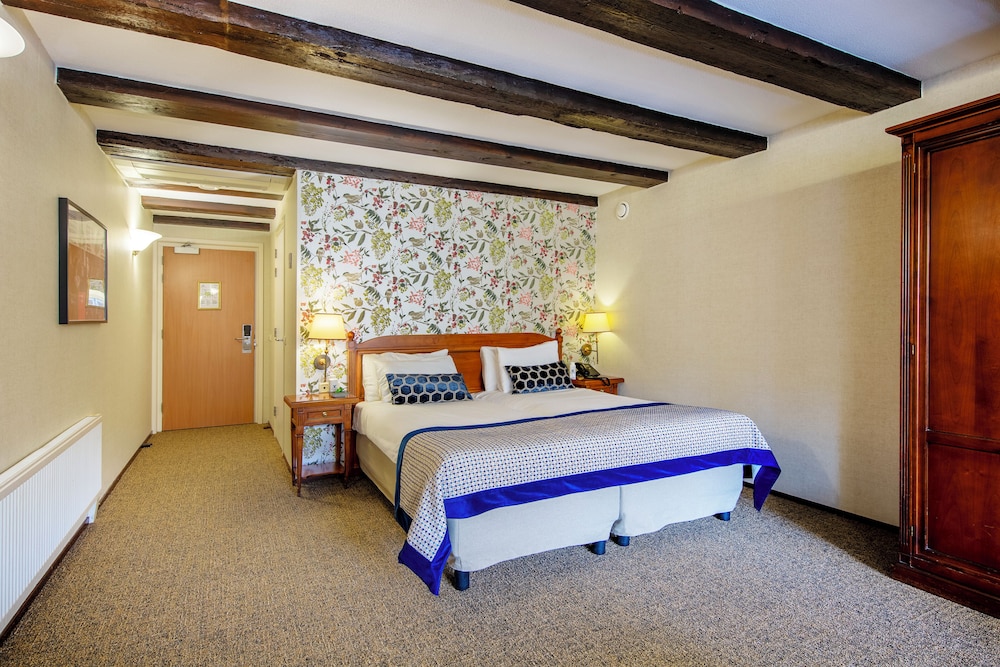 SUPERIOR, KING BED, CANAL VIEW