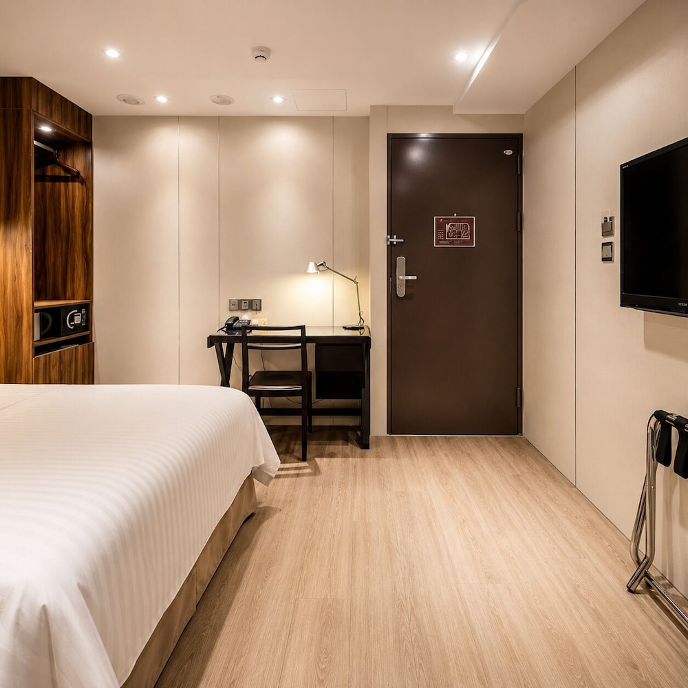 Standard, Double Bed, No Window, High Floor