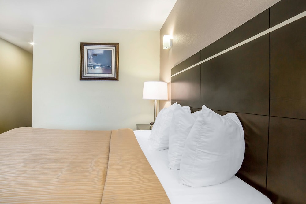 Quality Inn and Suites Elko 10/36