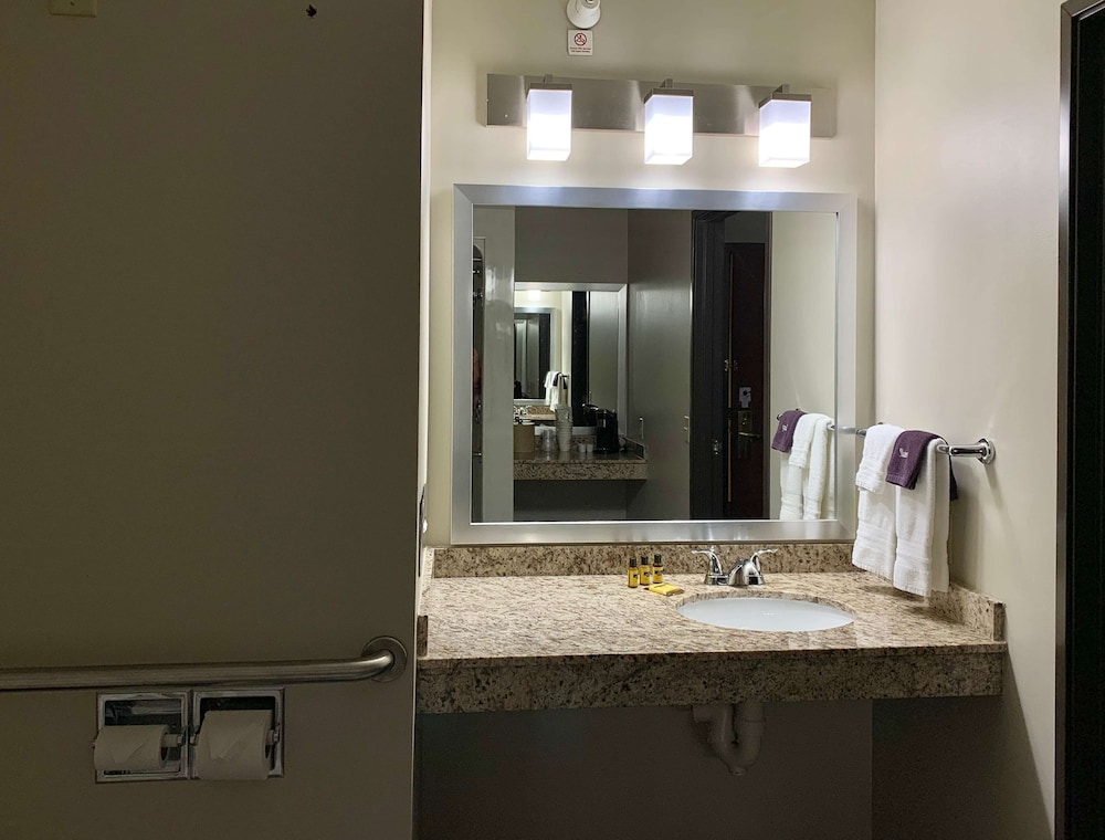 Best Western Plus Great Northern Inn 23/47