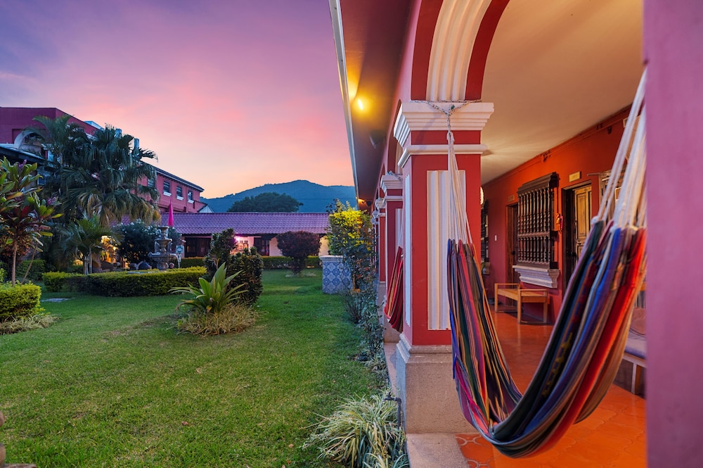 Socialtel Antigua Guatemala 50/56