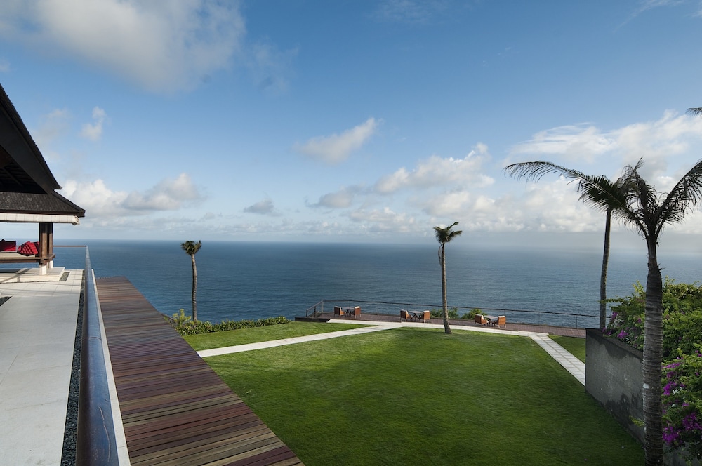 The Edge Bali 47/50