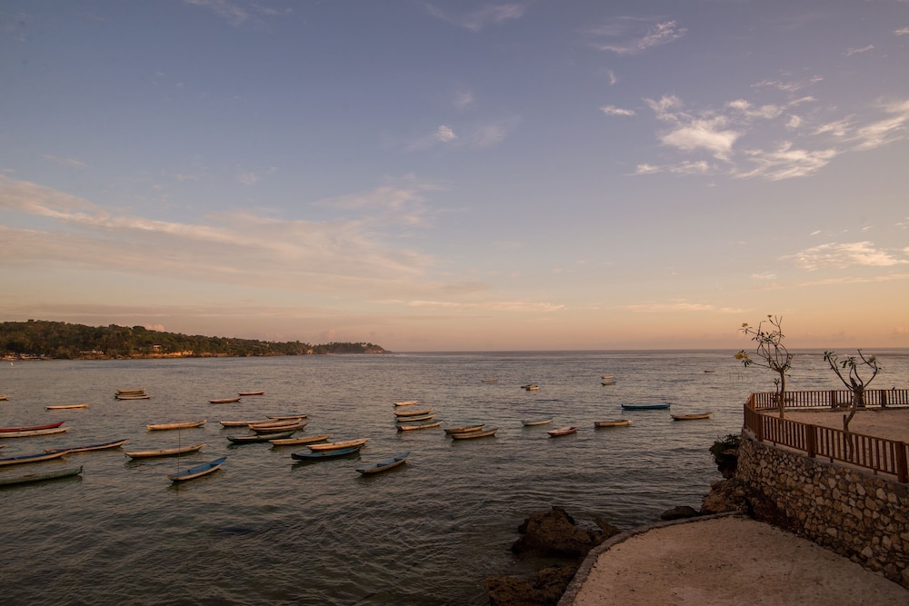 Laguna Reef Huts 52/70
