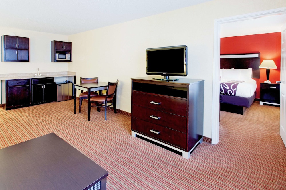 La Quinta Inn Suites Warner Robins 33/62