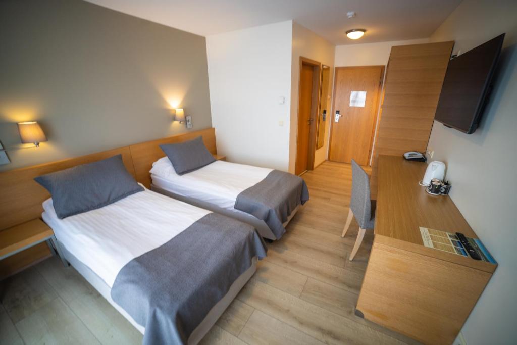 Standard, Twin Beds