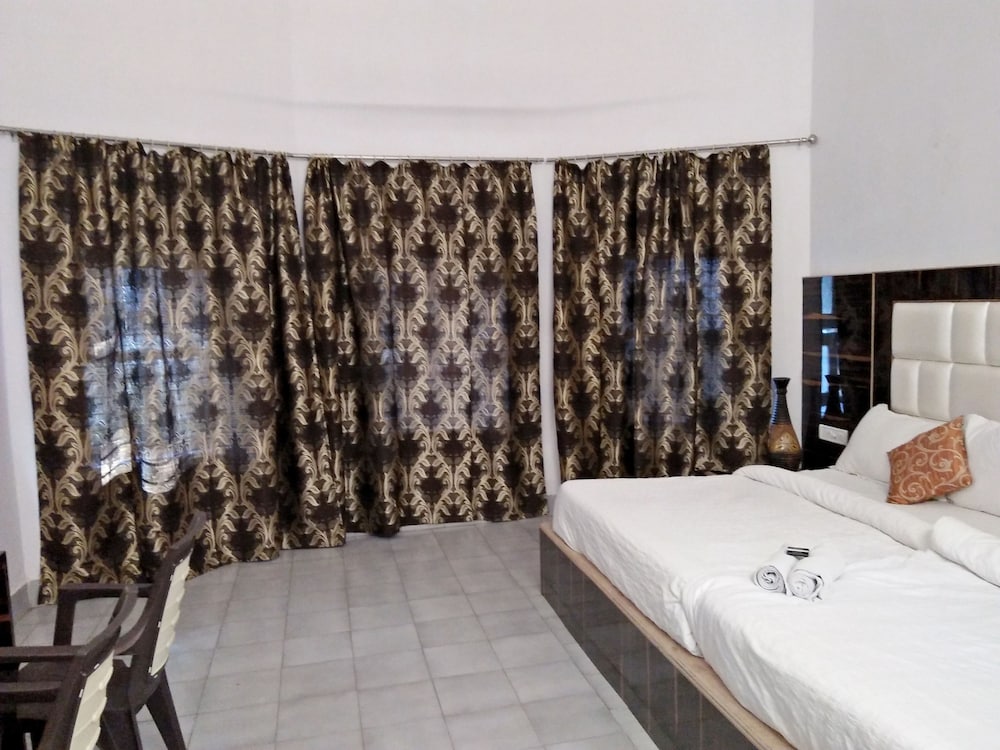 Hotel Shanti Mount Abu 11/28
