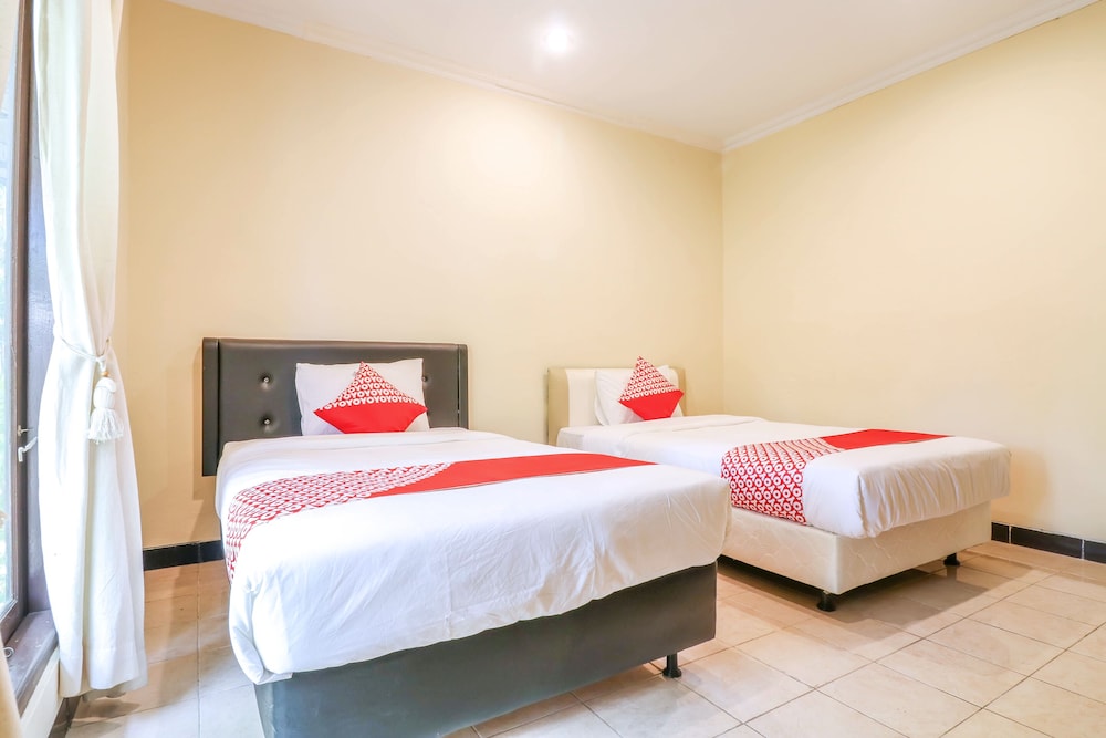 Super OYO 1654 Maha Bharata Kuta Inn 17/31