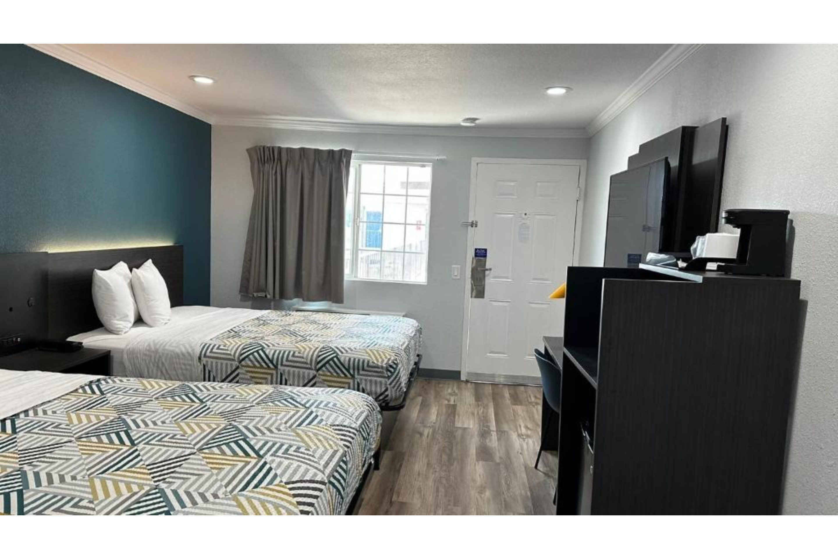 2 Queen Beds Non-Smoking, Micfridge