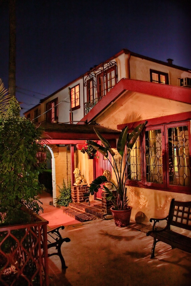 Santa Cruz Inn Riverside 1/23