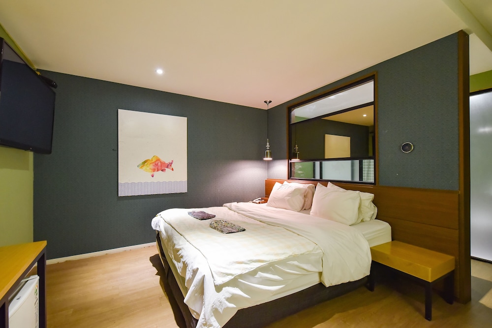 25 Hours Hotel 2 10/50