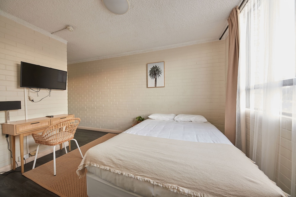 Little Coogee Hotel 17/65