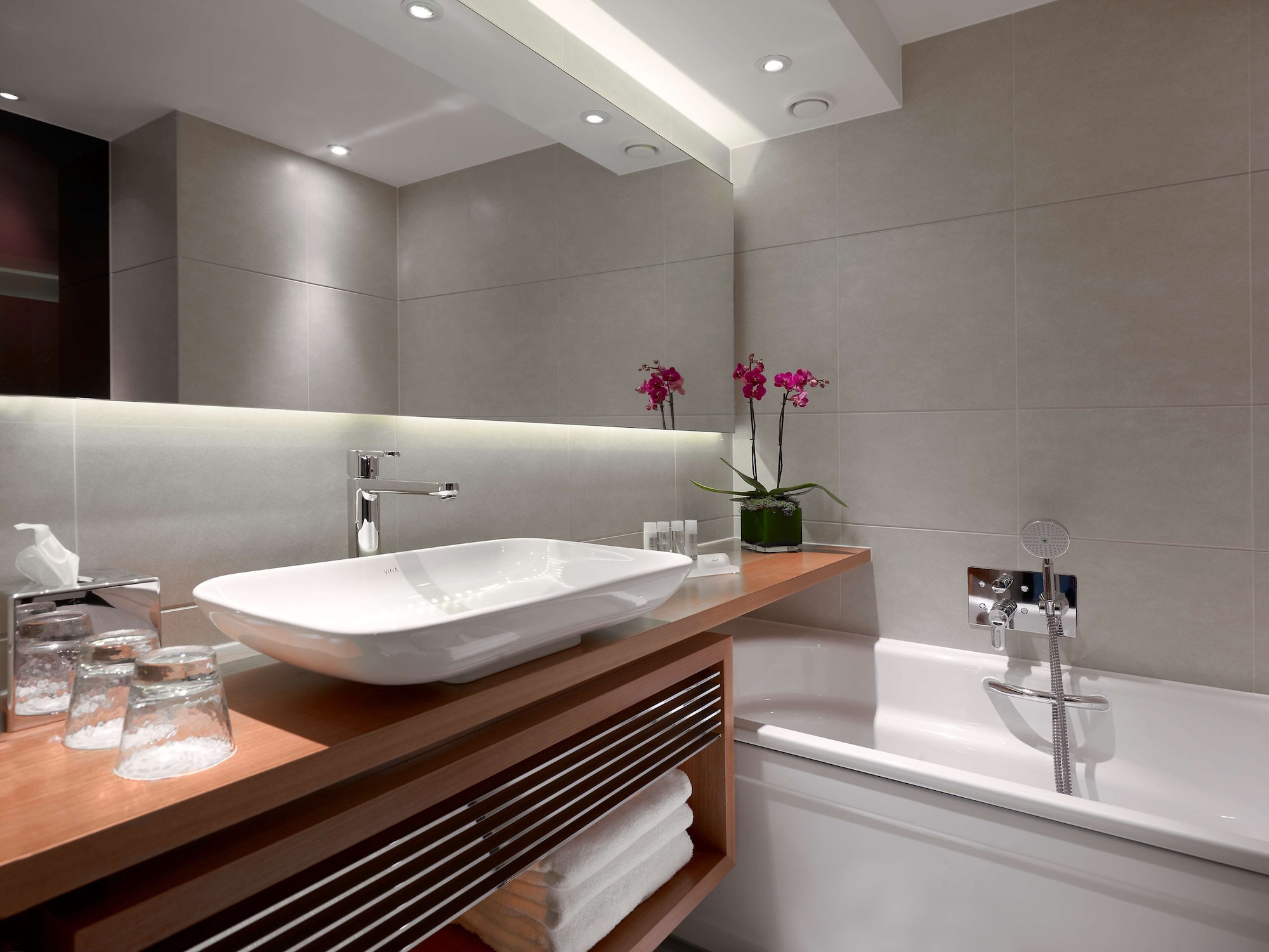 Studio, King Bed, London Eye View, Park Plaza London Westminster Bridge 4/6