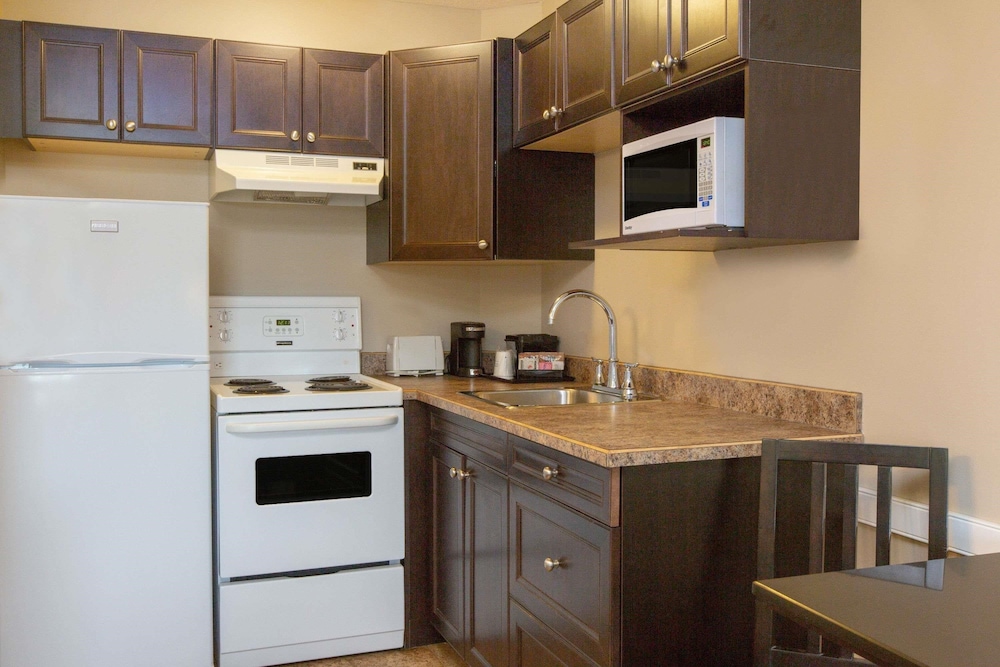 Super 8 By Wyndham Fort Mcmurray 27/31