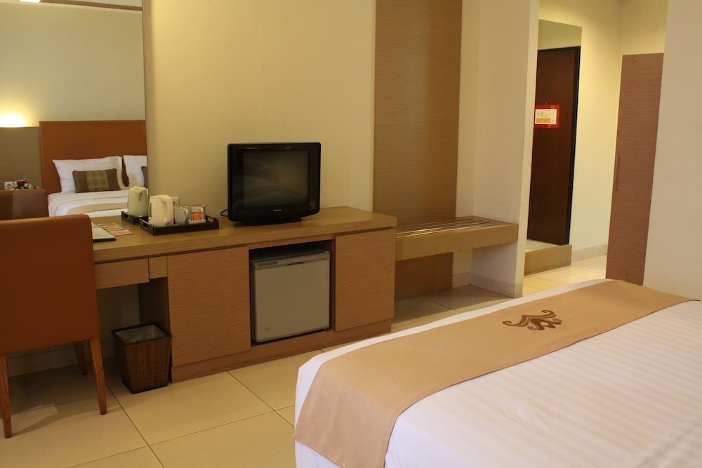 GRAND PASUNDAN CONVENTION HOTEL 33/65