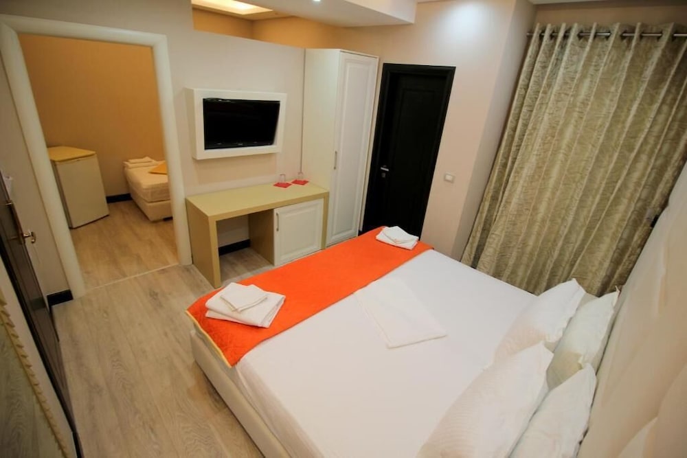 Hotel Strora 11/50