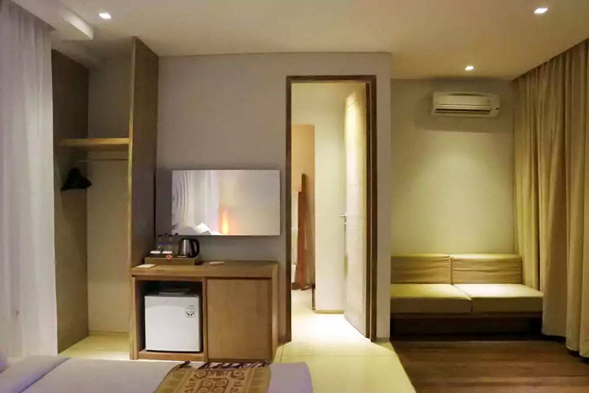 غرفة ديلوكس بسرير كينج بإطلالة على الحديقة لذوي الإعاقة، Svarga Resort 5/6