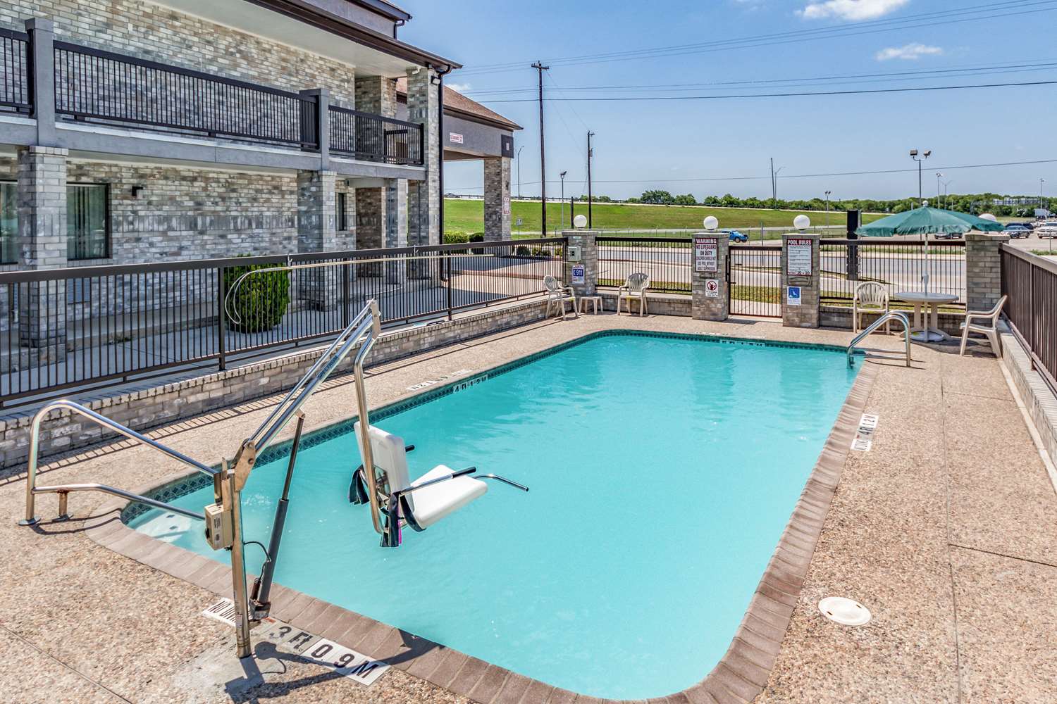 Quality Inn I-10 East near Frost Bank Center 40/42