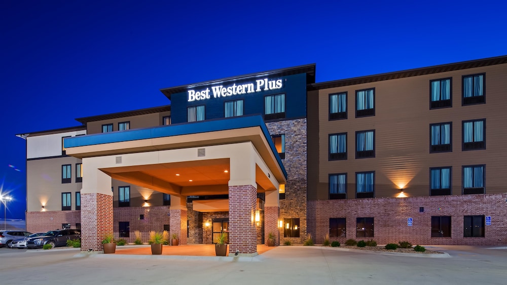Best Western Plus Lincoln Inn & Suites 1/26