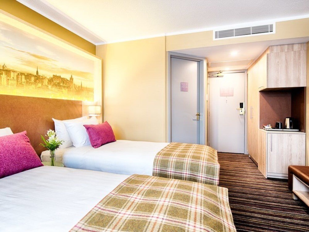 STANDARD, 1 DOUBLE AND 1 SINGLE BED