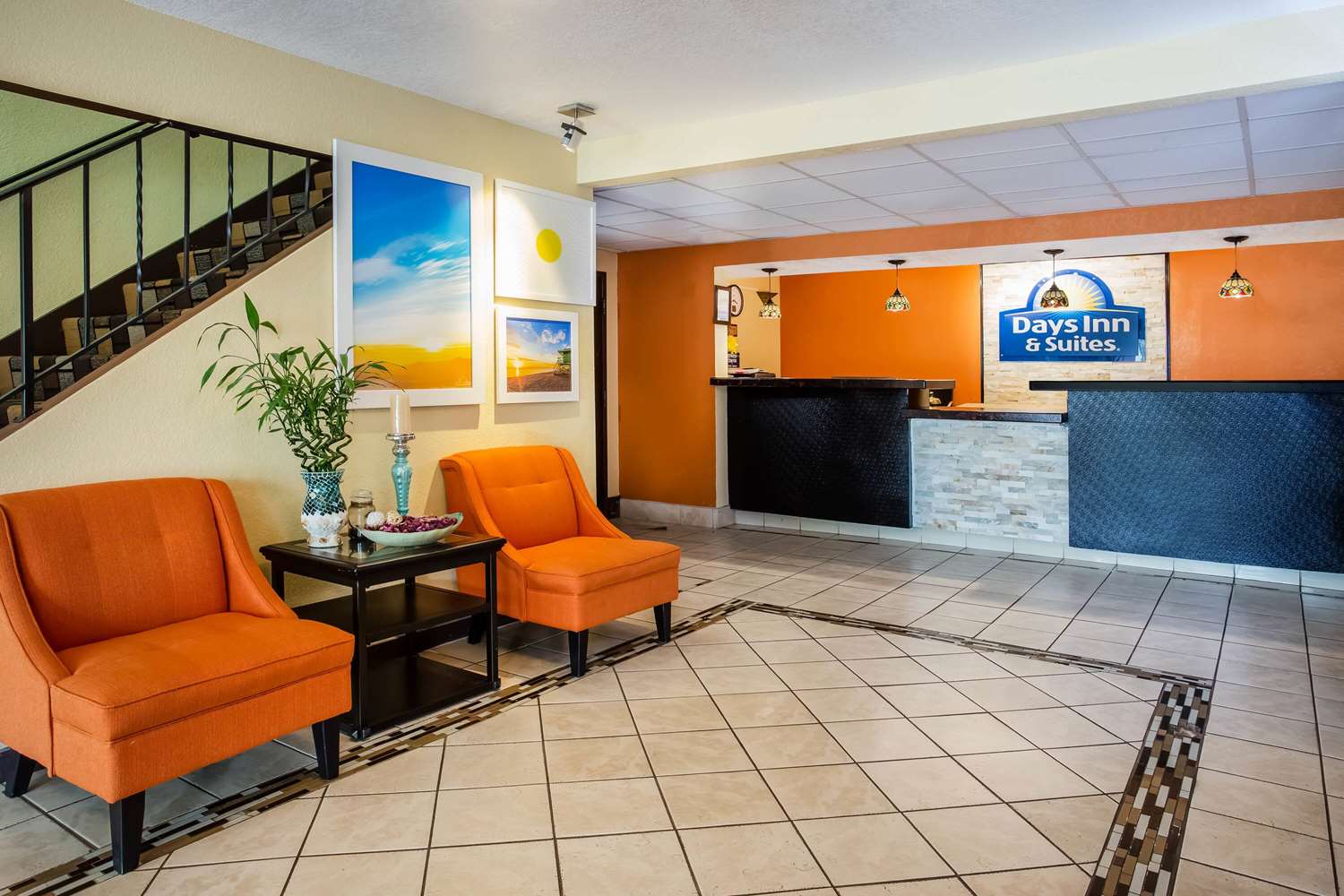 Days Inn & Suites by Wyndham Stevens Point 6/33