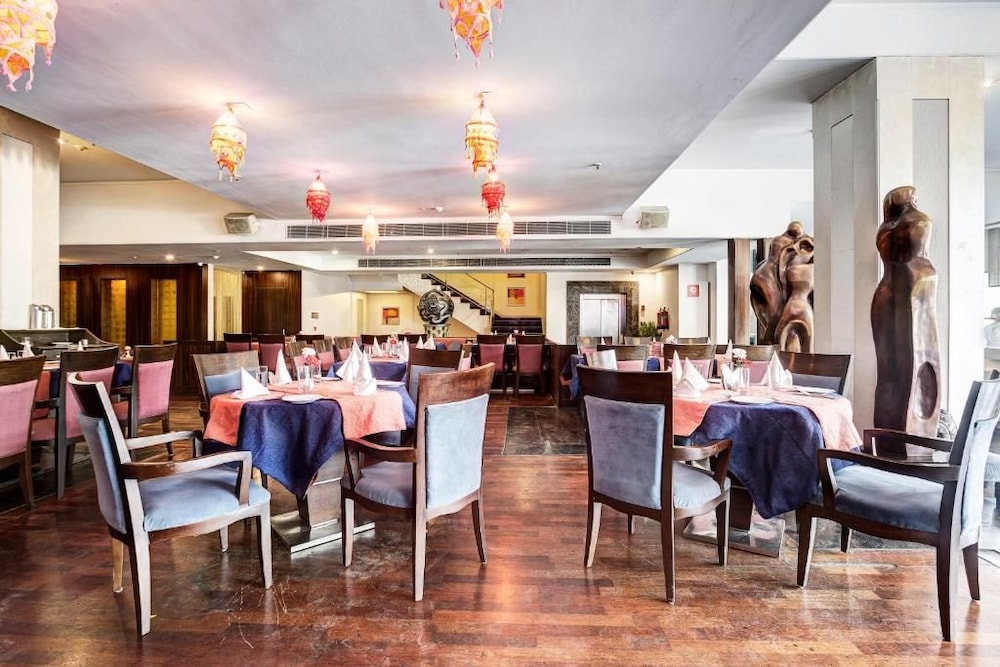 Hotel Western Court Panchkula 40/50