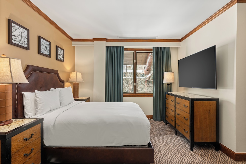 Ritz-Carlton Club, Aspen Highlands by Frias 18/50