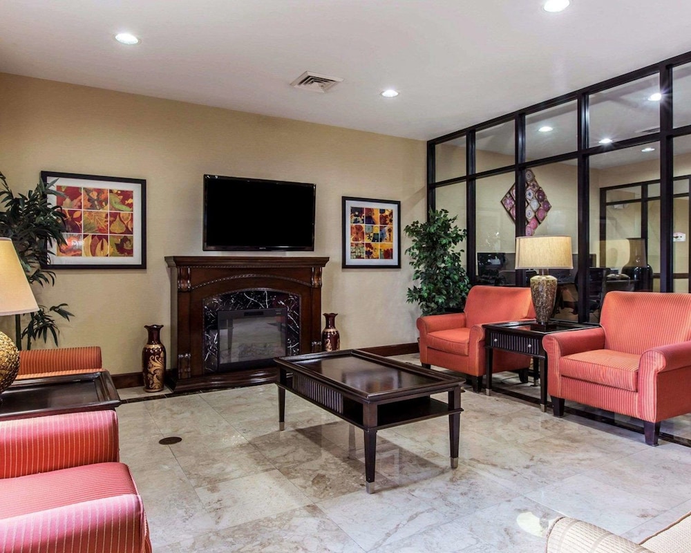 Comfort Suites Waycross 27/34