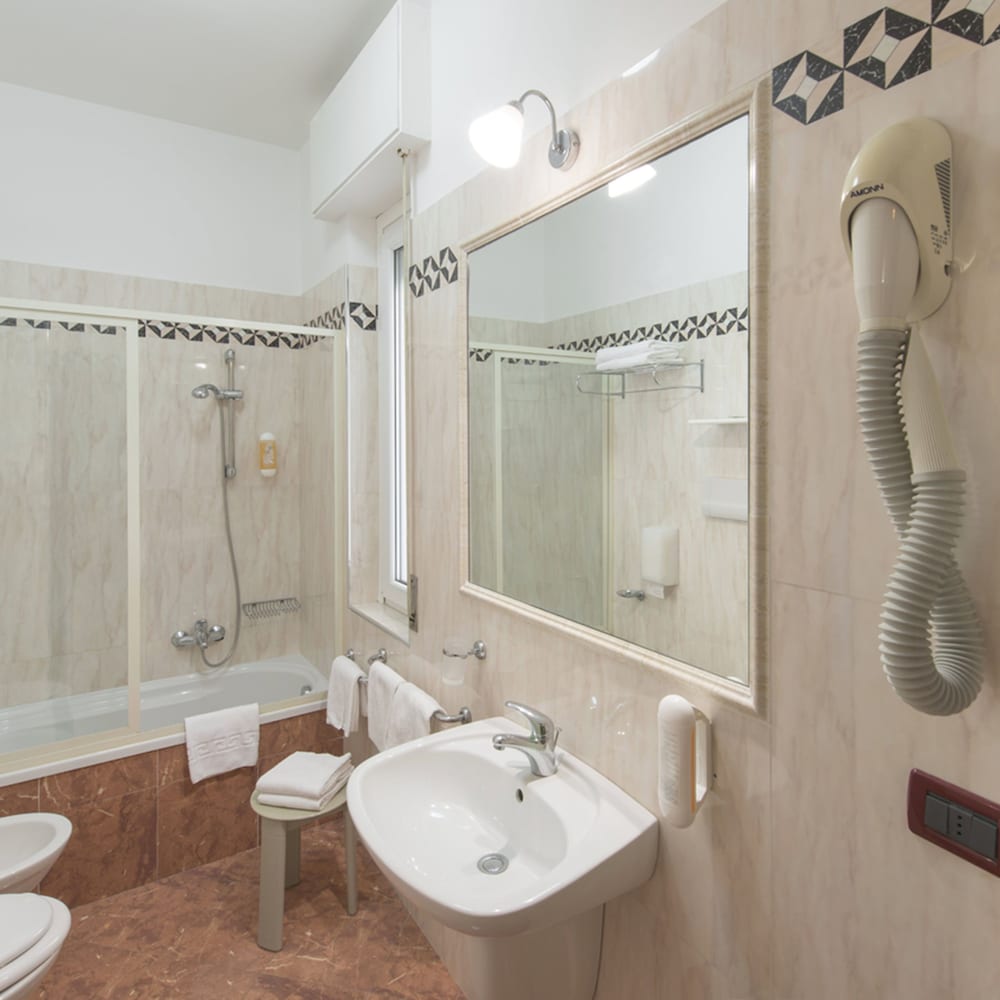 GRAND HOTEL ADRIATICO 36/37