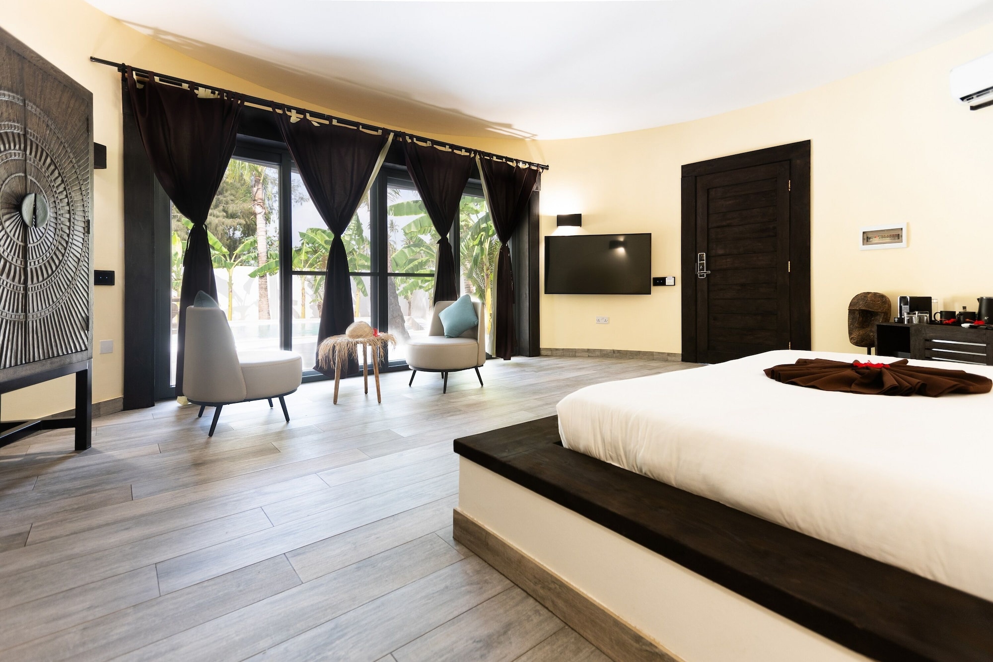 EXECUTIVE, SUITE, PRIVATE POOL