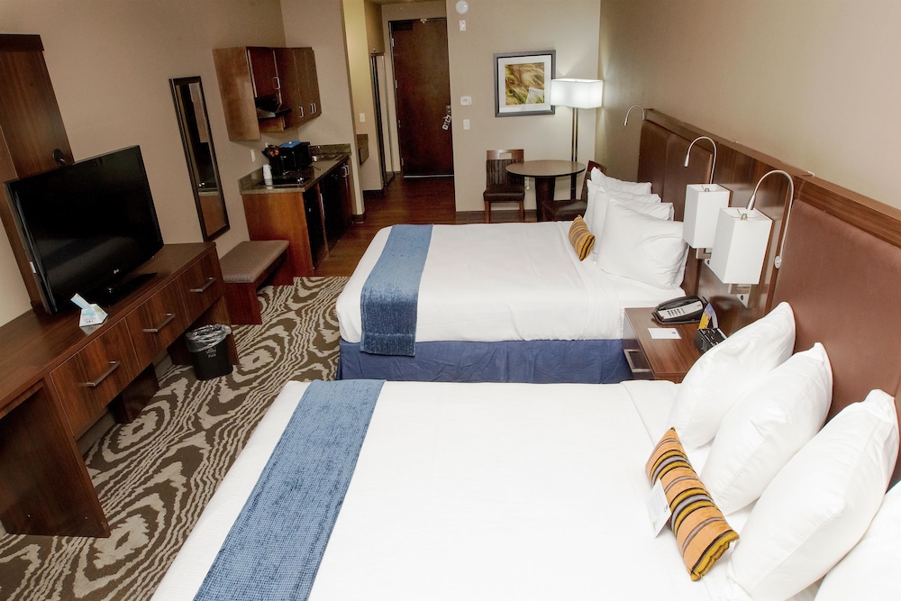 Best Western Plus Williston Hotel & Suites 17/50
