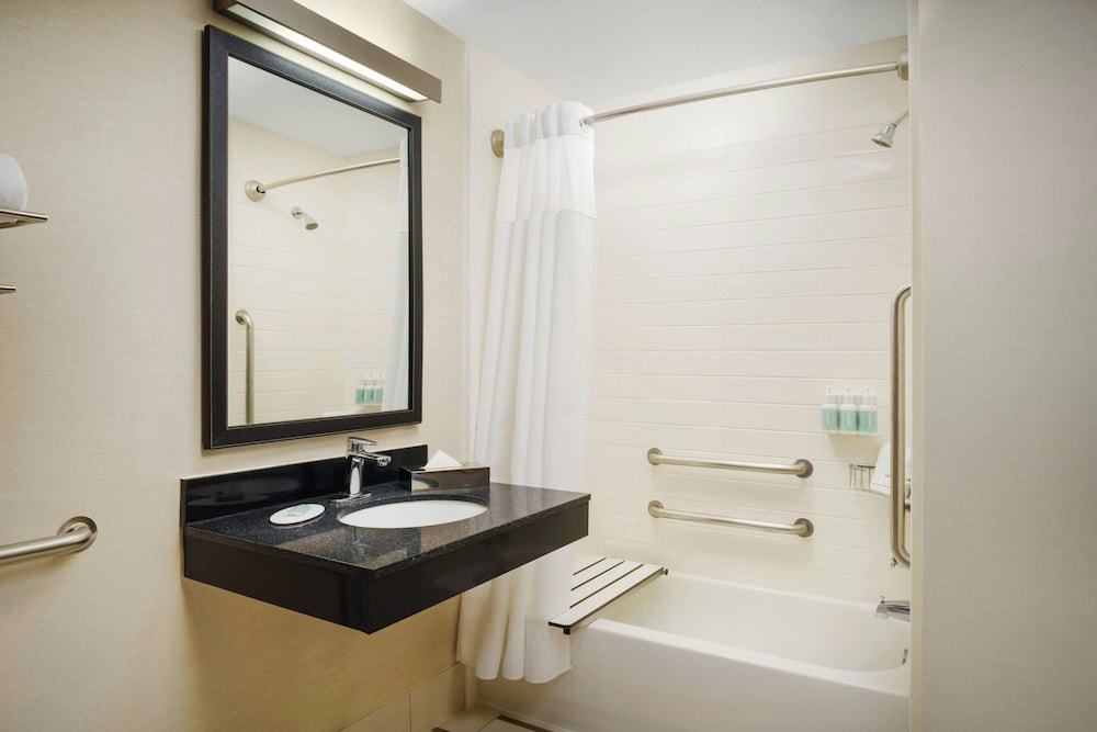 Fairfield Inn and Suites by Marriott Las Vegas South 57/57