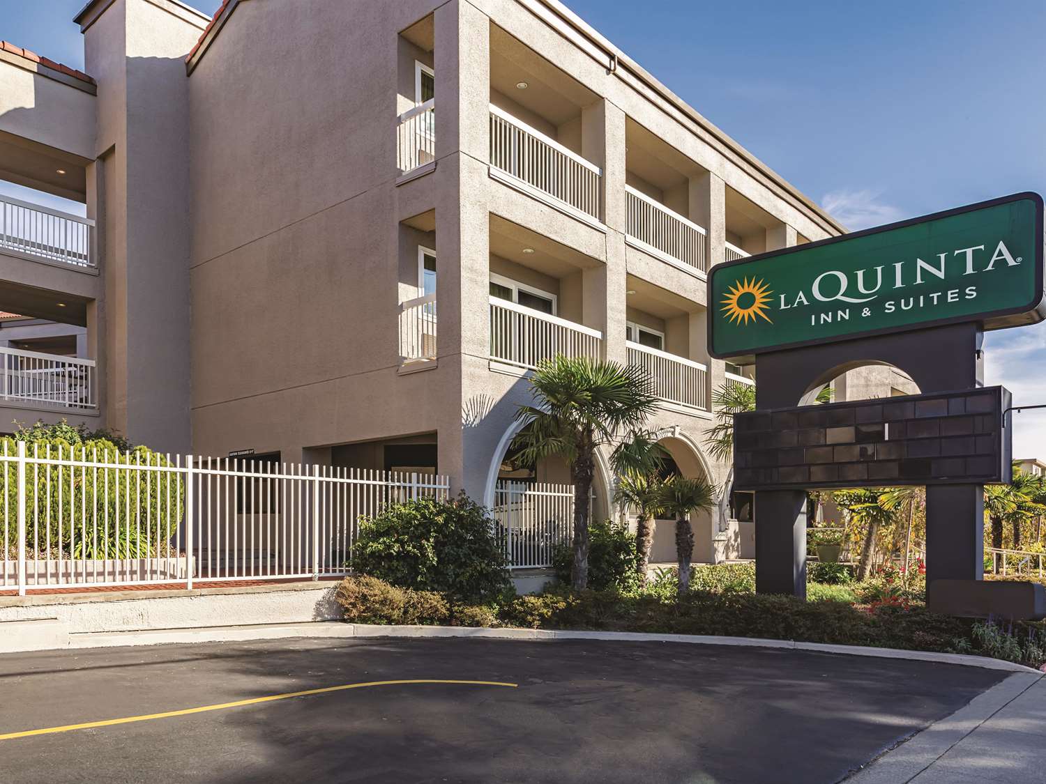La Quinta Inn & Suites by Wyndham San Francisco Airport West 42/48