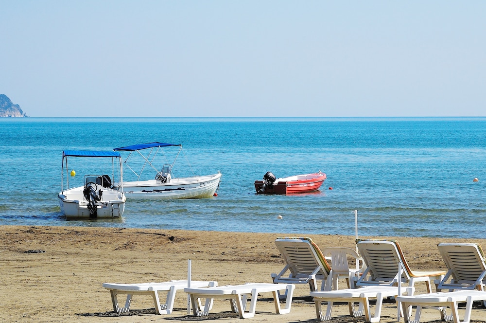 Andreolas Beach Hotel 25/33