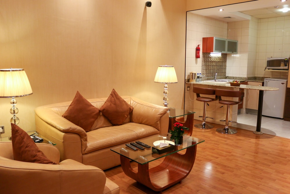 Elite Crystal Hotel 47/75