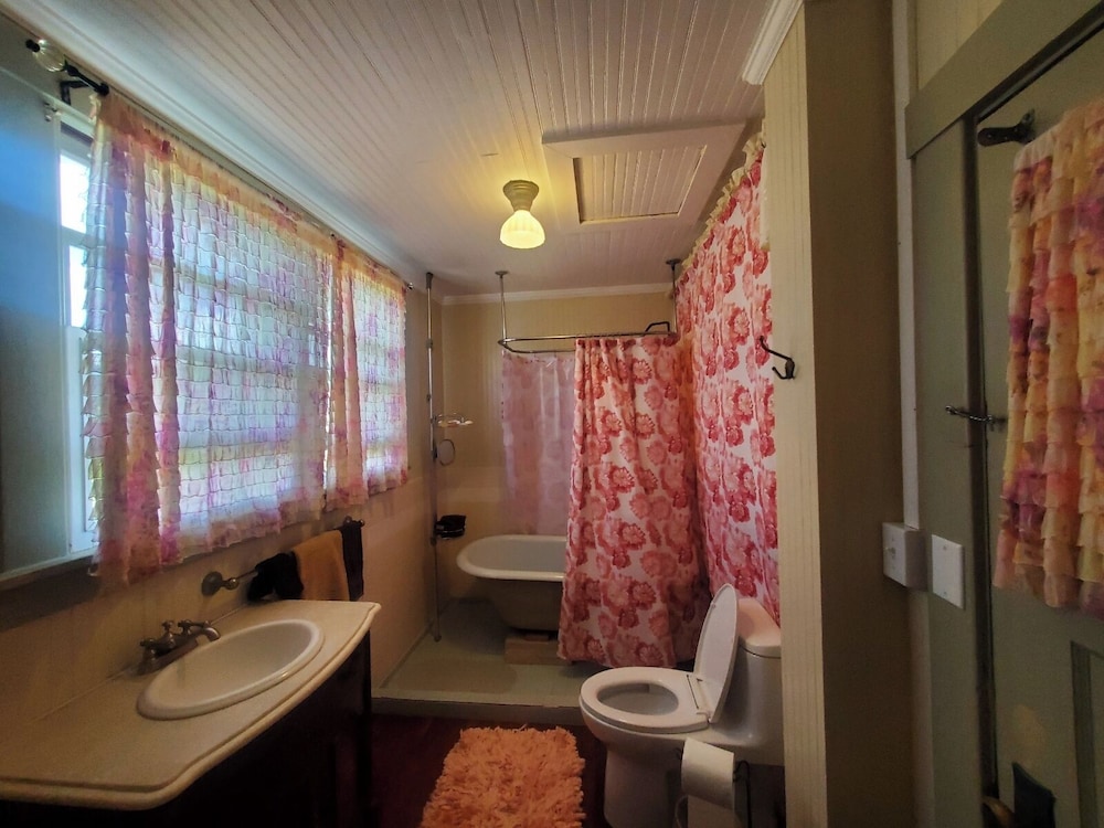 Manoa Valley Inn 60/60