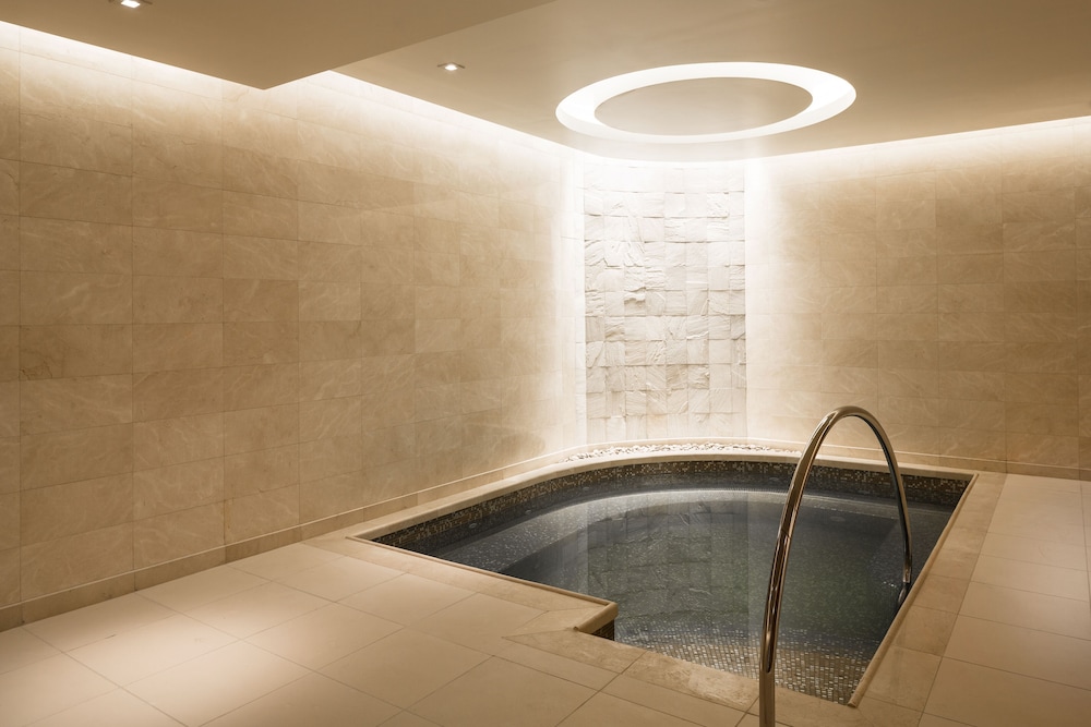swimming pool spa
