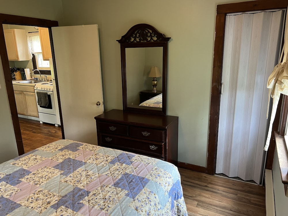 Bridge, Cottage, Queen Bed, Sofa