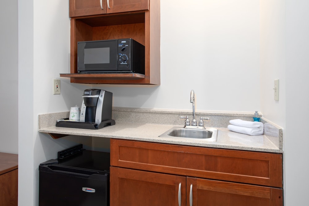 Holiday Inn and Suites Goodyear West Phoenix Area, an IHG Hotel 41/44
