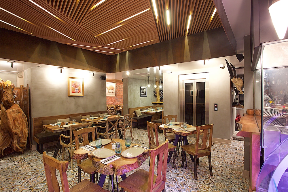 TAXIM LOUNGE HOTEL 49/58